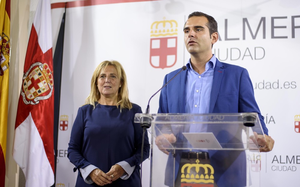 La Policía Local identifica a los tres autores de los destrozos de la fuente de la Plaza San Pedro y detiene a dos menores por dañar papeleras