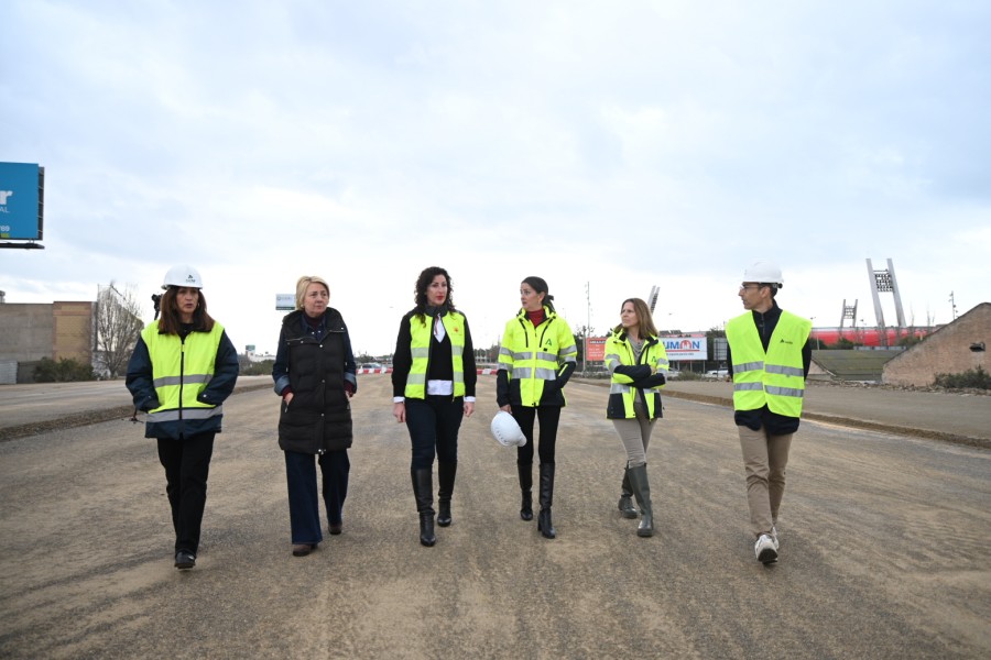 Alcaldesa visita obras soterramiento