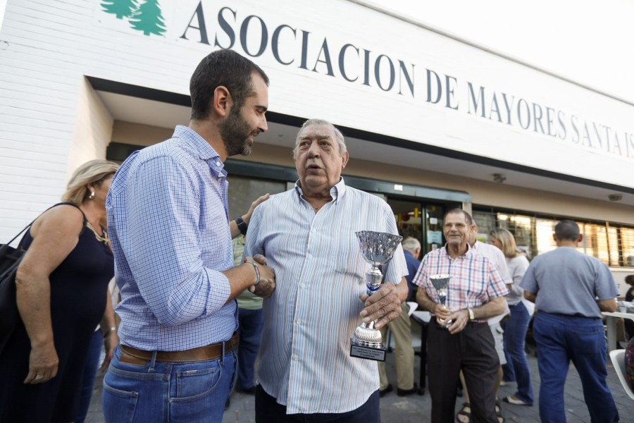 La construcción de un carril peatonal y la instalación de una parada de autobús mejorarán la conexión entre Castell del Rey y la ciudad
