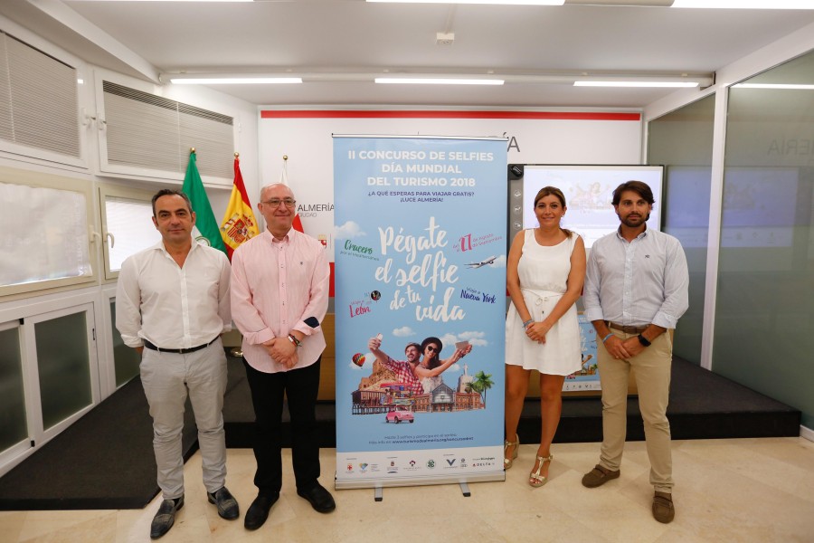 Almería Ciudad se promociona a golpe de selfie con motivo del Día Mundial del Turismo