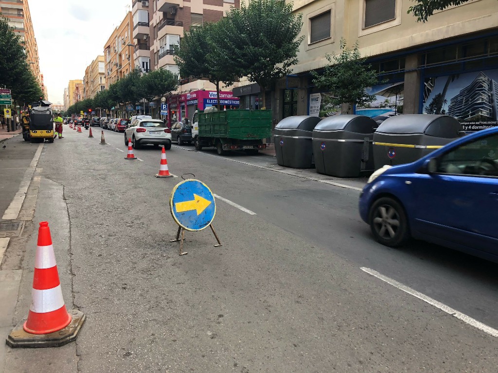 El Ayuntamiento renueva integralmente el pavimento de la calle Altamira con el objetivo de regularizar el firme de la vía