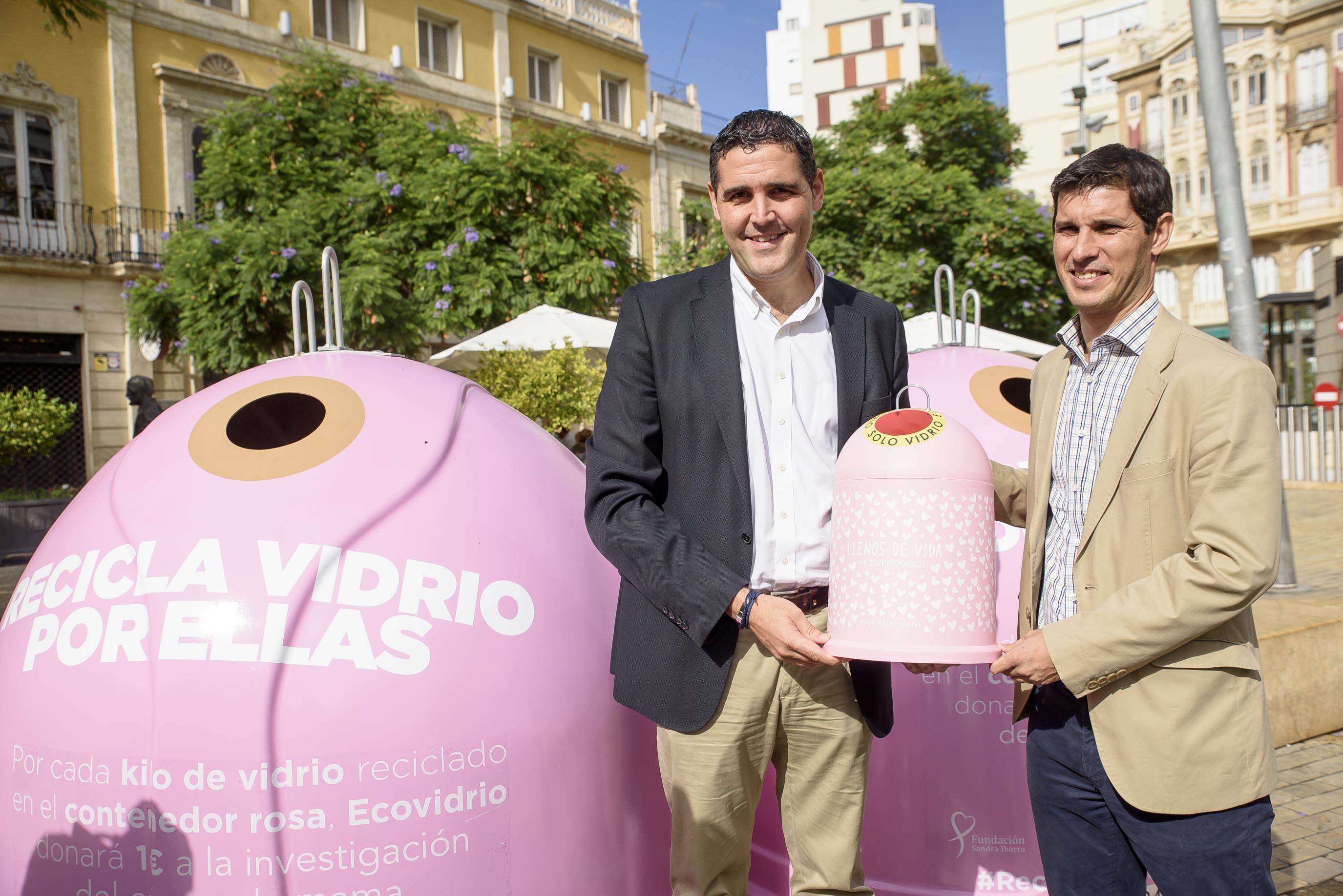 Ayuntamiento de Almería y Ecovidrio presentan la campaña ‘Recicla Vidrio por ellas’ con motivo del Día Mundial del Cáncer de Mama