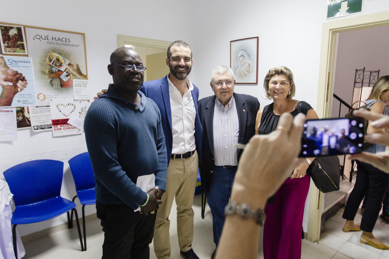 El alcalde anuncia la firma de un convenio entre Ayuntamiento y Cáritas para la atención de usuarios de larga estancia en el Centro de Acogida
