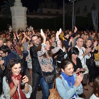 Miles de personas llenan la Plaza Vieja para celebrar la capitalidad gastronómica de Almería 2019