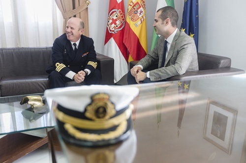 El alcalde destaca en su primer encuentro con Víctor Manuel Garay la “buenísima relación” que mantienen Ayuntamiento y Comandancia naval