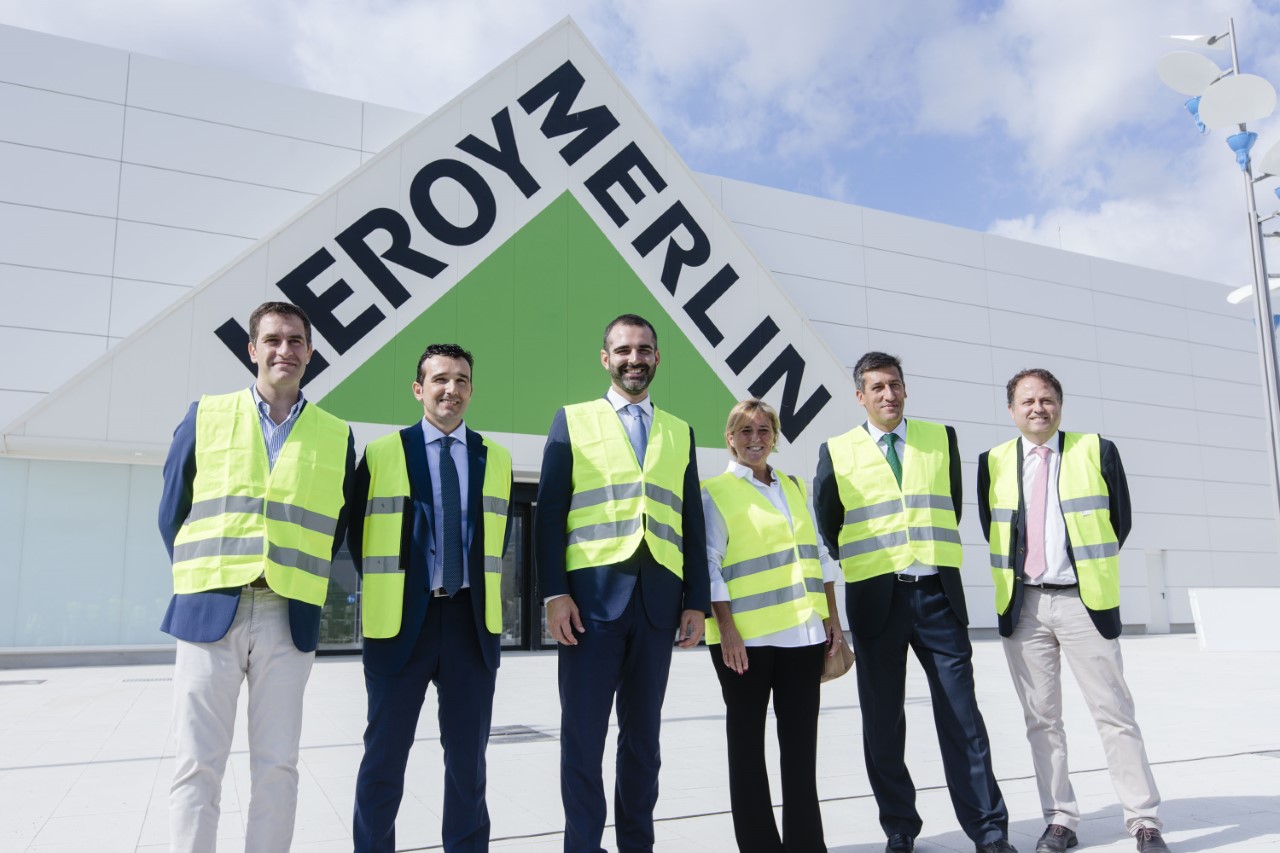 El alcalde destaca la creación de 215 puestos de trabajo con la puesta en marcha de las nuevas instalaciones de Leroy Merlin en Almería