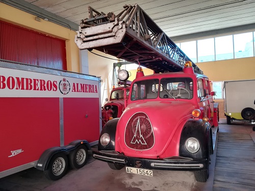 El Ayuntamiento y el Club de Vehículos Antiguos restaurarán dos camiones de Bomberos de inicios del siglo XX para “uso lúdico y disfrute de todos”
