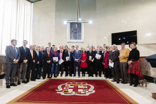 El alcalde agradece a los treinta funcionarios jubilados en 2018 los “muchos años de trabajo y de cariño por Almería y por los almerienses”