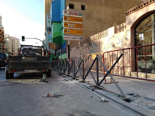 El Ayuntamiento inicia los trabajos de mantenimiento y sustitución de vallado de seguridad peatonal en Carretera de Ronda
