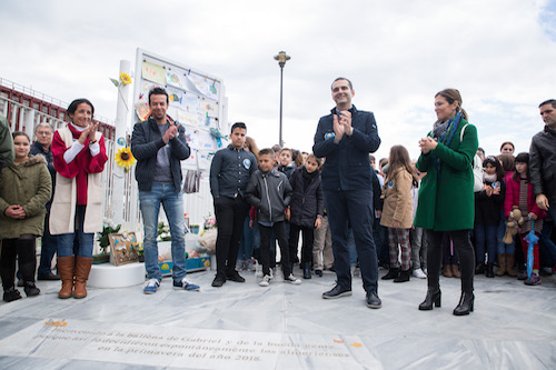 El alcalde se muestra “orgulloso” de la respuesta de Almería y la “marea de buena gente” reunida en 'La Ballena' en recuerdo de Gabriel Cruz