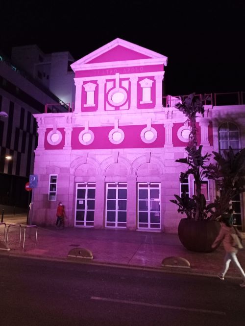 Almería Teatro Apolo iluminado