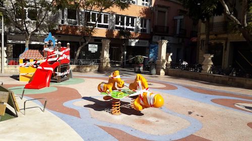 Almería parques infantiles balizados